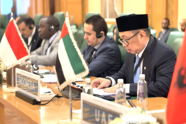 Wamenlu Anis Matta pada Konferensi Tingkat Menteri Luar Biasa (KTM-LB) Organisasi Kerja Sama Islam (OKI) ke-22 di Jeddah, Arab Saudi, Sabtu (10/1) lalu/Foto : Dok. Kemlu RI