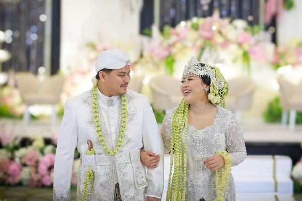 Momen pernikahan Boiyen dan Rully Anggi Akbar seusai ijab kabul pada 15 November 2025 lalu/Foto : Dok. Instagram @boiyenpesek