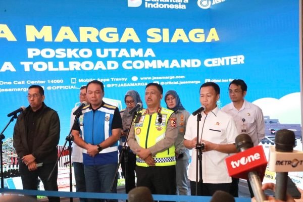 Pemerintah saat meninjau arus balik libur Nataru 2025/2026/Foto Kemenhub