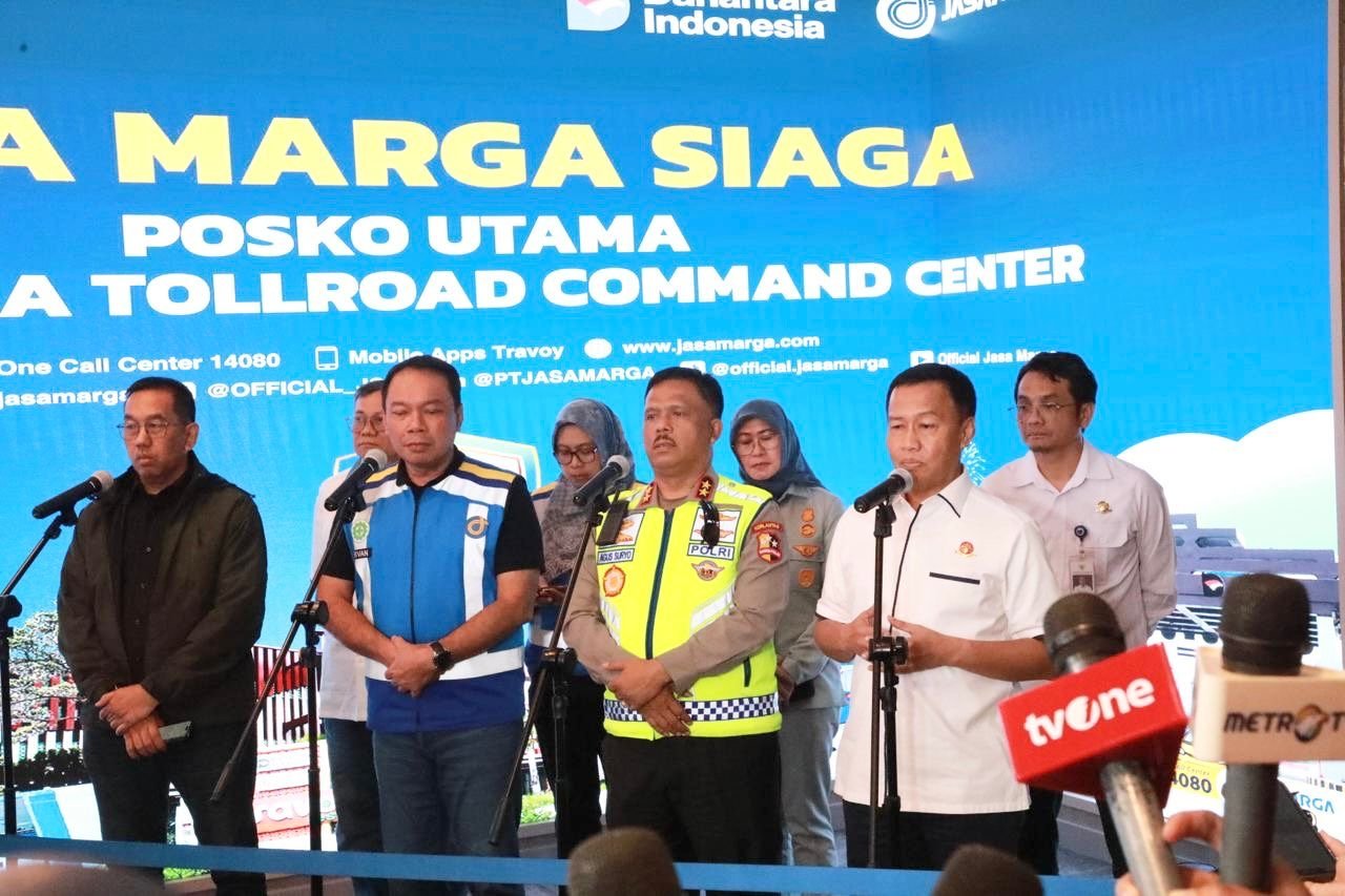 Pemerintah saat meninjau arus balik libur Nataru 2025/2026/Foto Kemenhub