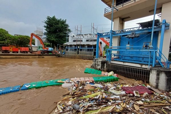Kondisi pintu air di Jakarta ketika berstatus siaga 3/Foto GPriority