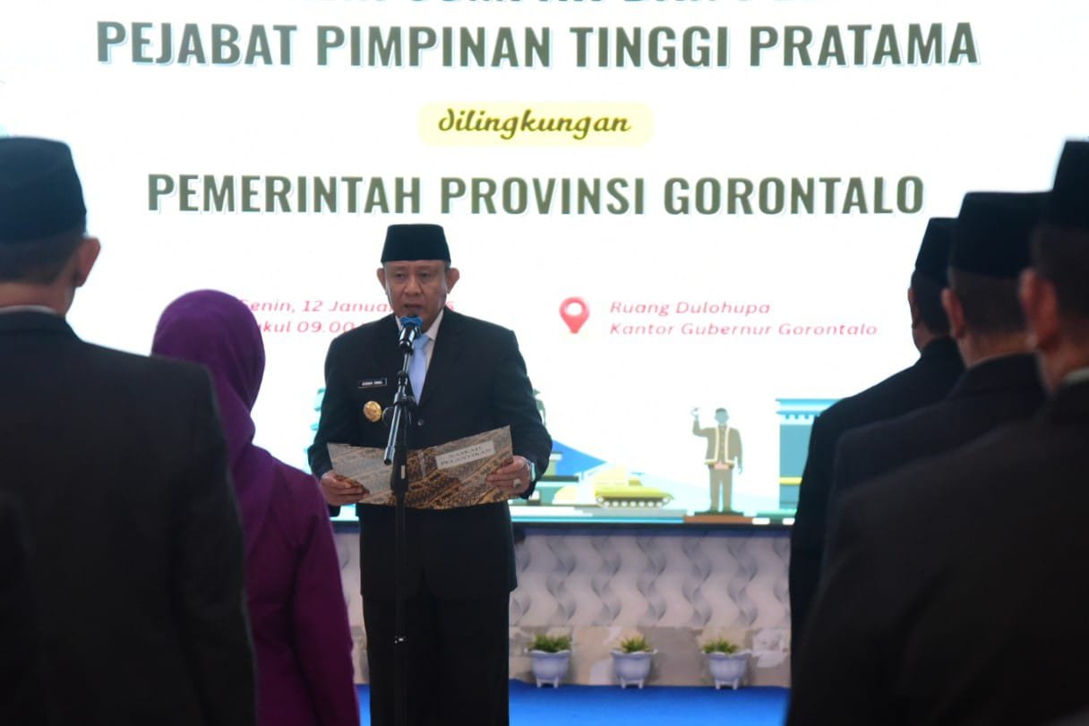 Gubernur Gorontalo Gusnar Ismail dalam acara pelantikan Pejabat Pimpinan Tinggi Pratama di Kantor Gubernuran, Senin (12/1). Foto: dok.Pemprov Gorontalo