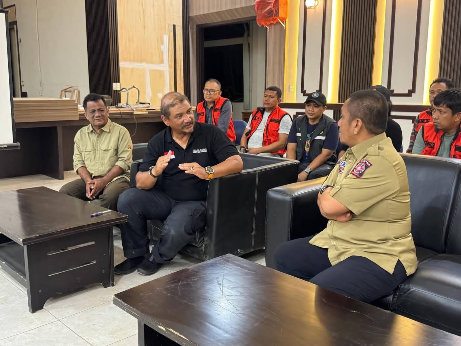 Bupati dan Wakil Bupati Aceh Tamiang, Aceh, Armia Pahmi, dan Ismail, menerima kunjungan Bupati Kabupaten Luwu Timur, Sulawesi Selatan (Sulsel), Irwan Bachri Syam, pada Minggu (4/1). Foto: zulfitra/gpriority.co.id