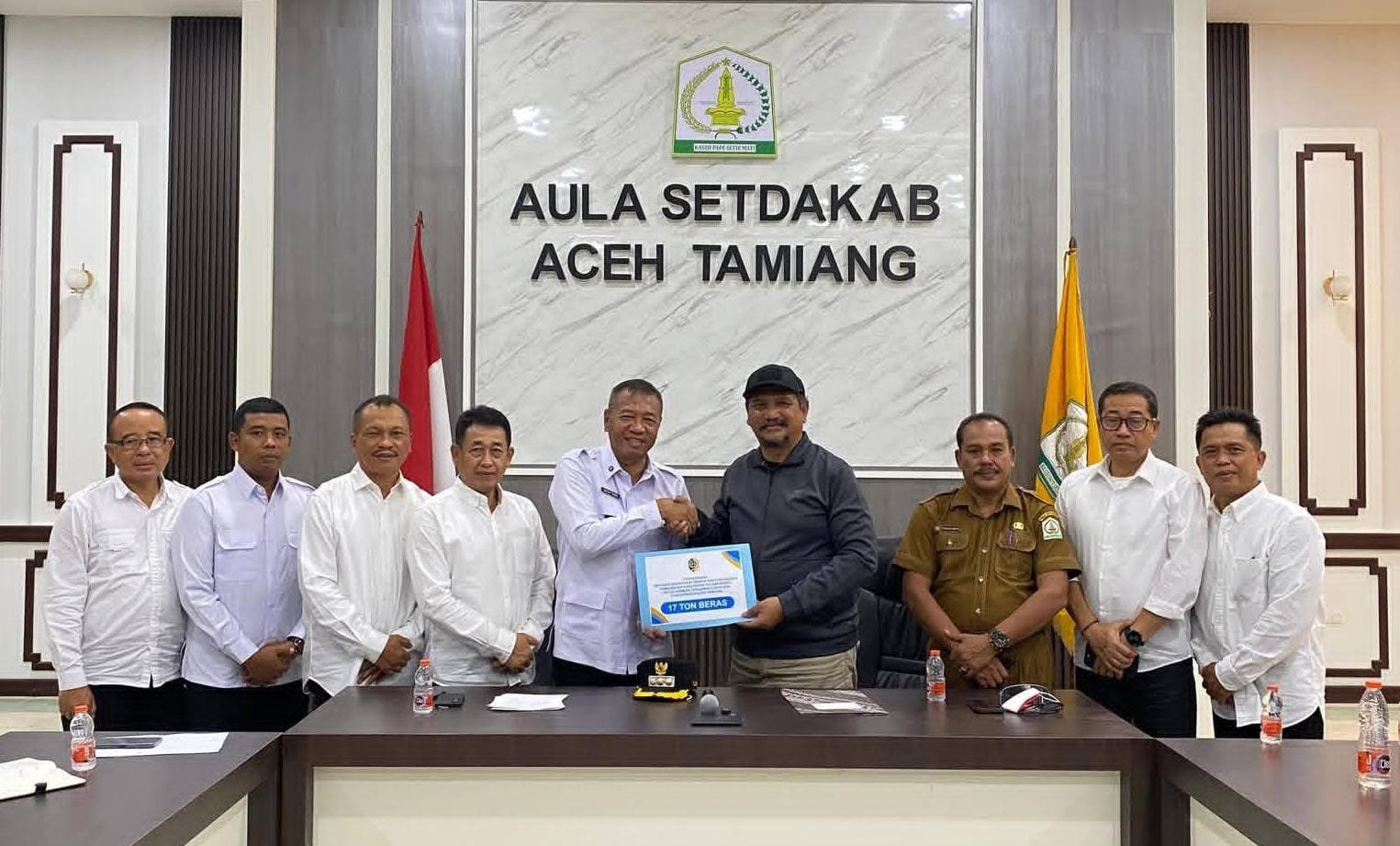 Bupati Aceh Tamiang, Aceh, Armia Pahmi, menerima kunjungan Bupati Tulungagung, H. Gatut Sunu Wibowo, yang berlangsung di Kantor Bupati Aceh Tamiang, Senin (12/1) kemarin. Foto: Humas setdakab Aceh Tamiang