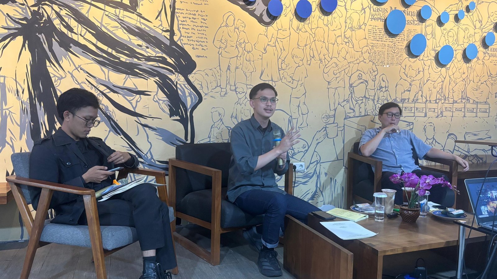Peneliti KontraS, Hans Giovanny, dalam agenda diskusi publik terkait KUHAP baru di STH Indonesia Jentera, Jakarta, Rabu (14/1)/Foto : Dok. GPriority (Nindya Farhah Azzahrah)