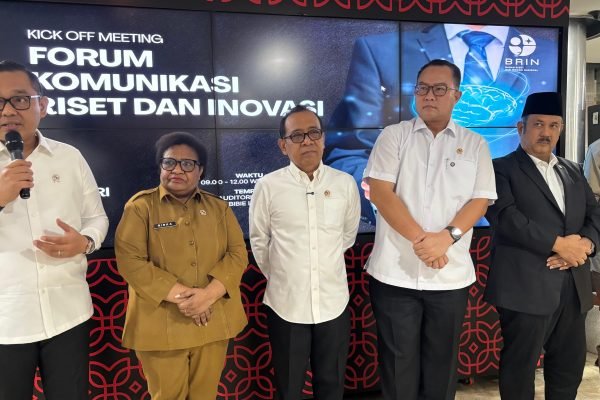 Kepala BRIN Arif Satria bersama jajaran menteri yang hadir dalam agenda FKRI 2026 pada Senin (19/1) di Jakarta/Foto : GPriority (Nindya Farhah Azzahrah)