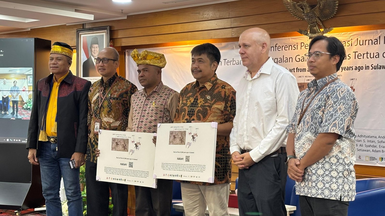 Tim peneliti BRIN, Griffith University dan Southern Cross University (Australia), serta perwakilan pemerintah Kabupaten Muna, dalam agenda konferensi pers terkait temuan cadas tertua, Kamis (22/1)/Foto : GPriority (Nindya Farhah Azzahrah)