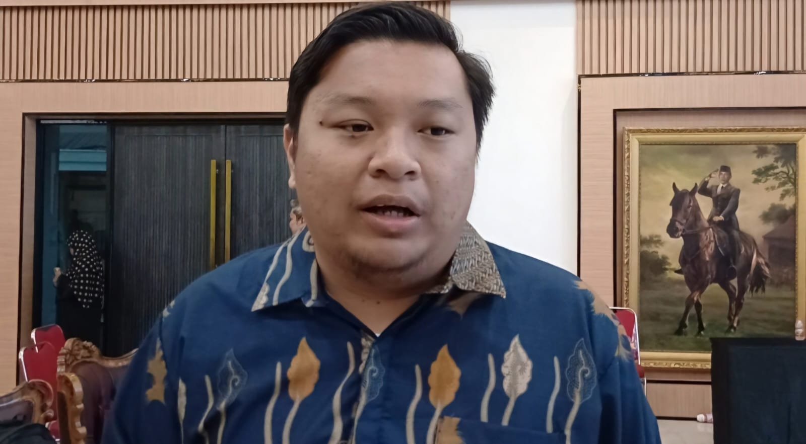 Direktur Direktur Eksekutif Perkumpulan Suaka, Angga Reyandi Hermawan Putra saat ditemui di Jakarta pada Kamis (22/1). Foto: GPriority/Dimas A Putra