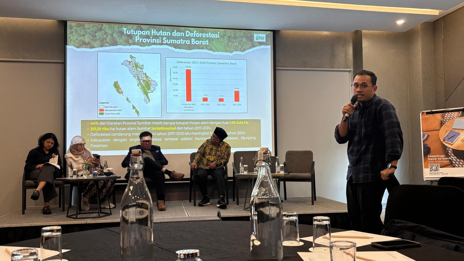 Manajer Data Forest Watch Indonesia, Ogy Dwi Aulia, saat memberikan pemaparan dalam agenda diskusi publik di Jakarta, Senin (26/1)/Foto : GPriority (Nindya Farhah Azzahrah)