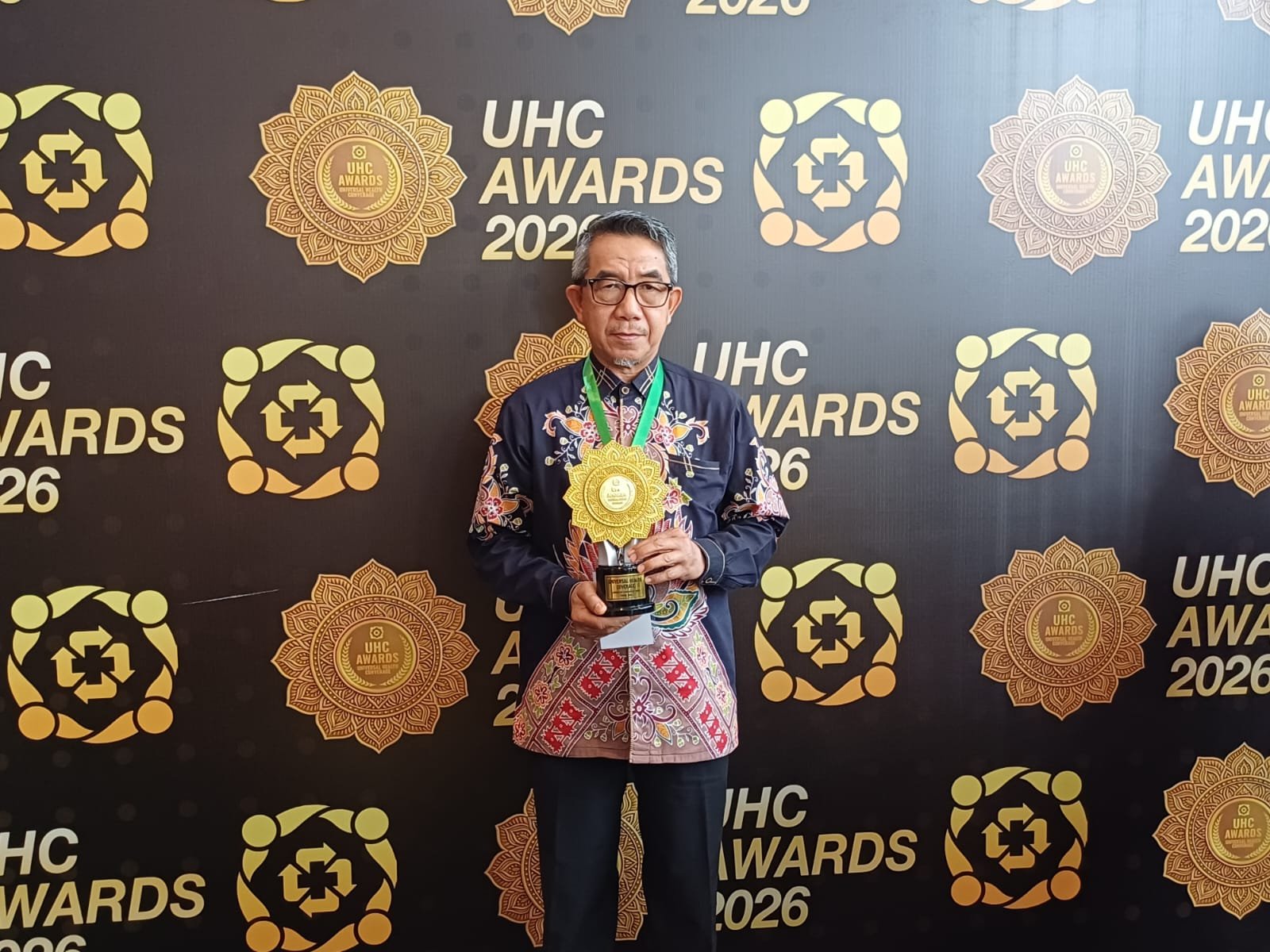 Bupati Kutai Timur Ardiansyah Sulaiman usai menerima penghargaan UHC Award 2026 di Jakarta, Selasa (27/1). Foto: GPriority/Dimas A Putra