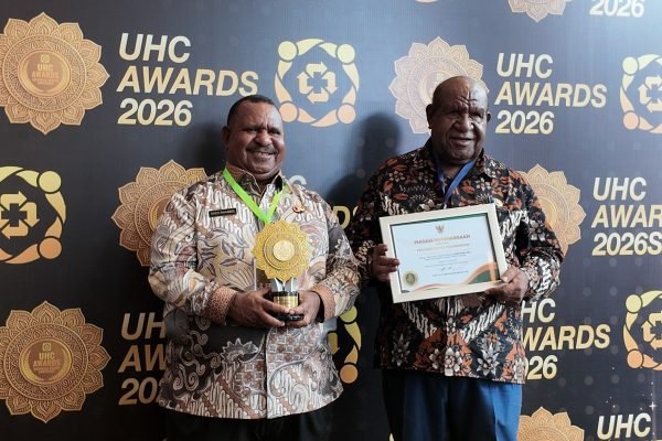 Wakil Gubernur Papua Pegunungan, Dr. Ones Pahabol, selepas menerima penghargaan UHC Awards 2026/Foto : GPriority (Juwita Sari)