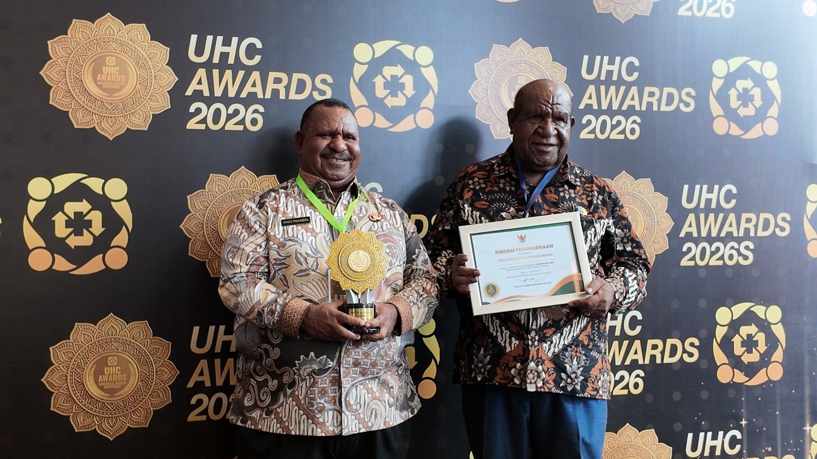 Wakil Gubernur Papua Pegunungan, Dr. Ones Pahabol, selepas menerima penghargaan UHC Awards 2026/Foto : GPriority (Juwita Sari)