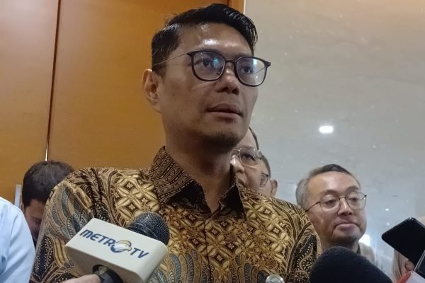 Direktur Jenderal Perdagangan Dalam Negeri Kementerian Perdagangan (Kemendag), Iqbal Shoffan Shofwan usai rapat koordinasi lintas kementerian dan lembaga terkait kesiapan Hari Besar Keagamaan Nasional (HBKN) di Kantor Kemendag, Kamis (29/1). Foto: GPriority/Dimas A Putra
