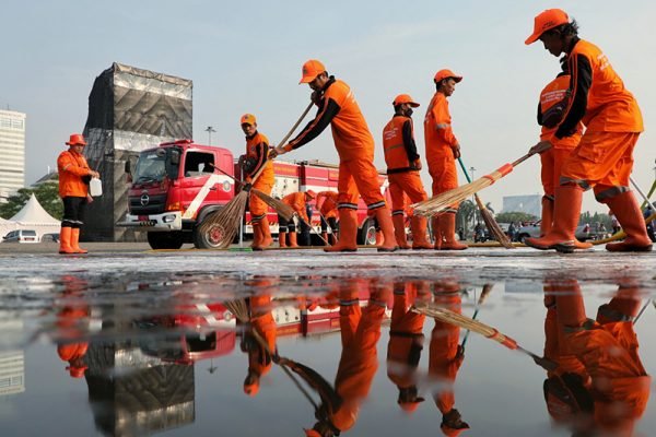 Pasukan oranye bersihkan Jakarta pasca malam tahun baru 2026/Foto Pemprov DKI