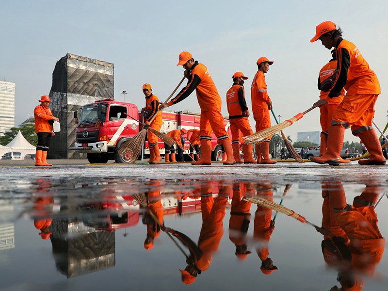 Pasukan oranye bersihkan Jakarta pasca malam tahun baru 2026/Foto Pemprov DKI