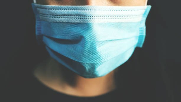 Ilustrasi orang memakai masker untuk mencegah super flu/Foto iStock