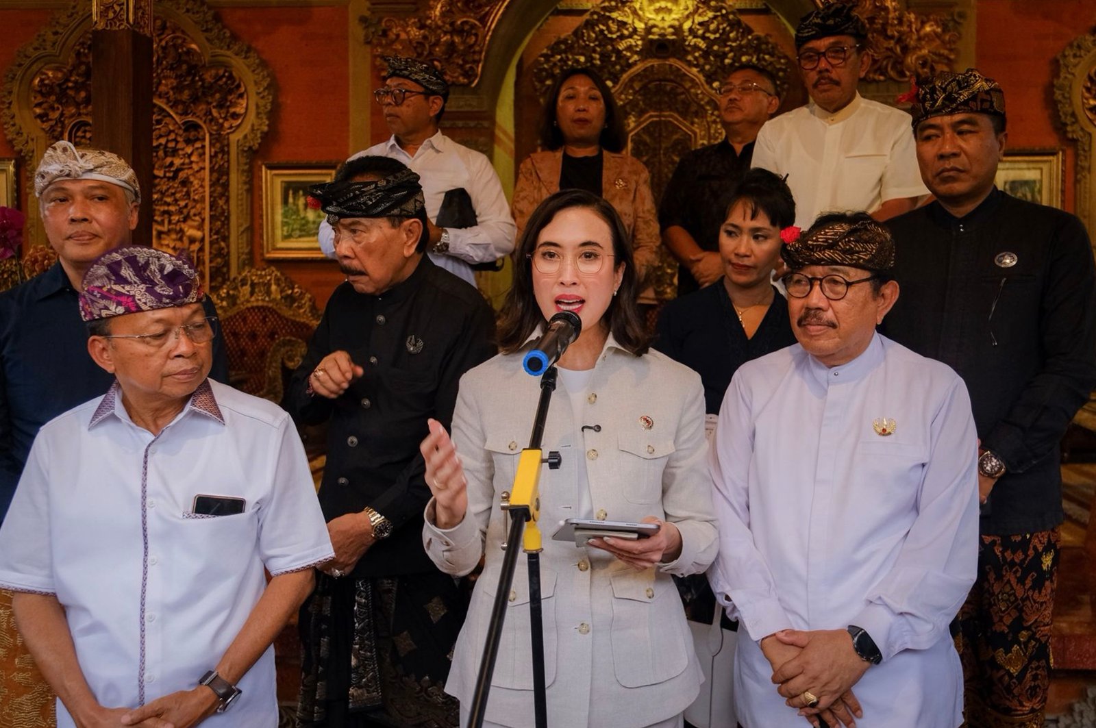 Menteri Pariwisata saat berkunjung ke Bali, Kamis (1/1). Foto: dok.Kemenpar