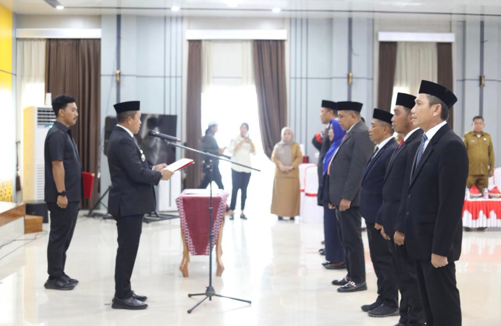 Bupati Morowali Iksan Baharudin Abdul Rauf melantik pejabat eselon II pada Senin (5/1). Foto: dok.Pemkab Morowali