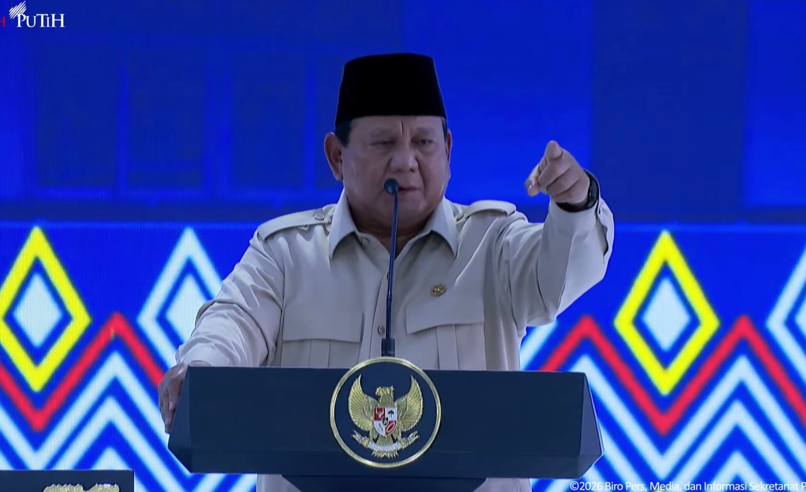 Presiden Prabowo Subianto saat meresmikan operasional 166 Sekolah Rakyat yang tersebar di 34 provinsi pada Senin (12/1). Foto: Tangkapan Layar Youtube/Sekertariat Presiden