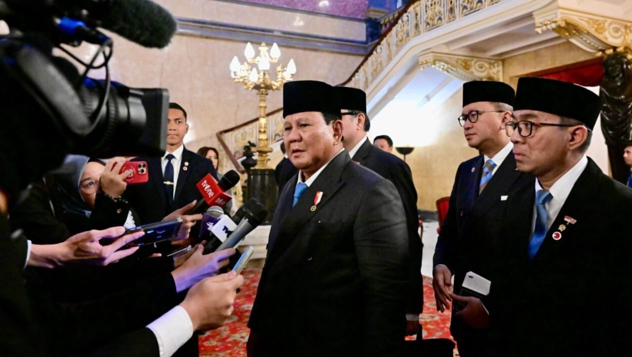 Presiden Prabowo saat diwawancarai awak media di Lancaster House, London, pada Selasa (20/1)/Foto : Dok. BPMI Setpres