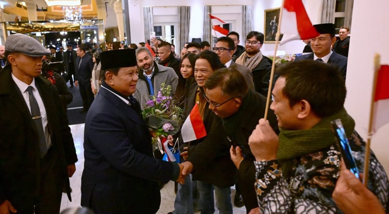 Presiden Prabowo Subianto saat menemui diaspora Indonesia di Swiss yang menyambut kedatangannya pada Rabu (21/1) lalu/Foto : Dok. BPMI Setpres