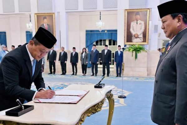 Presiden Prabowo Subianto melantik keanggotaan Dewan Energi Nasional di Istana Negara, Jakarta, pada Rabu (28/1). Foto: BPMI Setpres/Laily Rachev