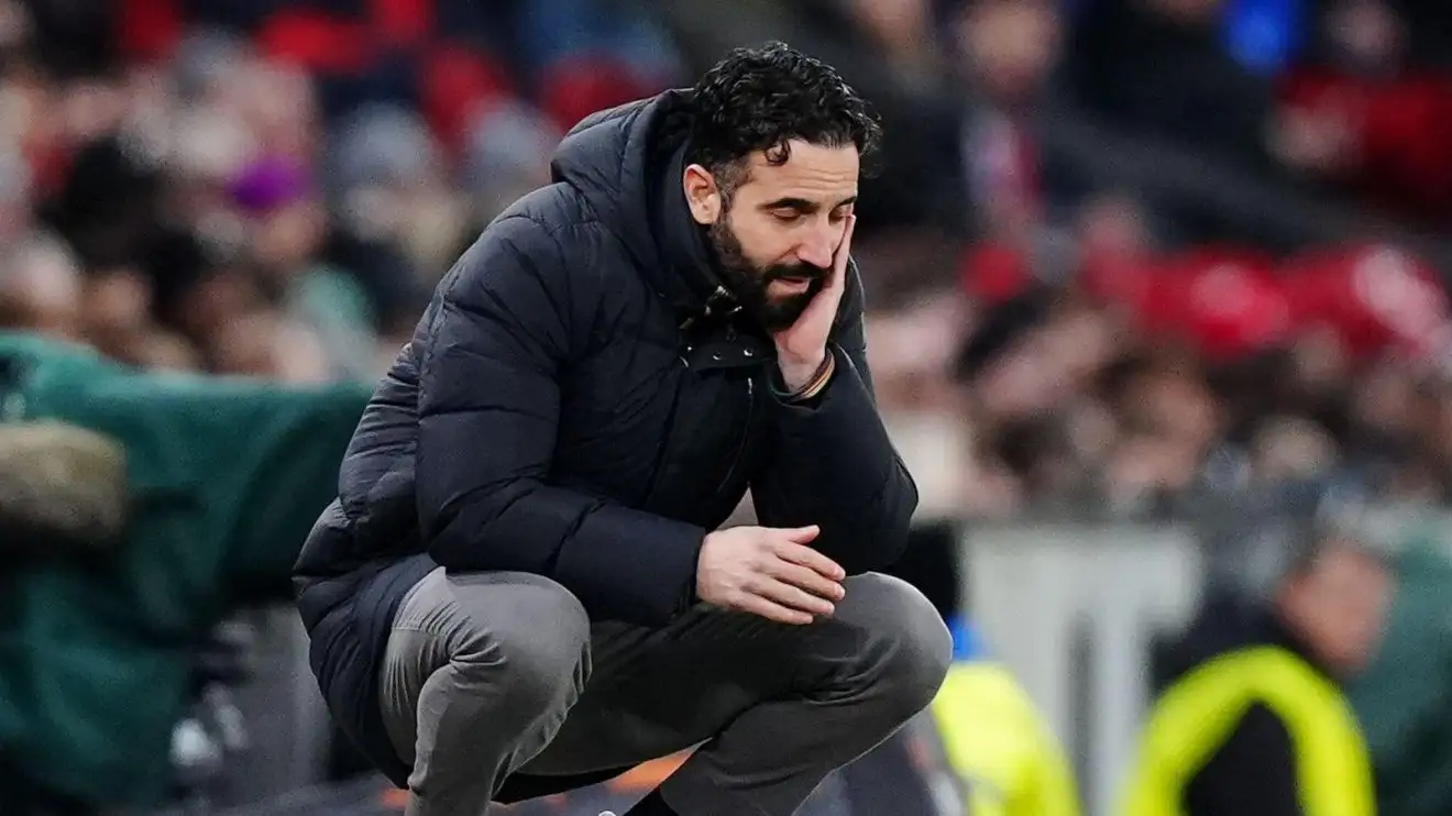 Potret Ruben Amorim saat terlihat frustasi dalam salah satu pertandingan MU, dimana tim tersebut harus menelan pil kekalahan. Dan kini, Ruben Amorim resmi dipecat MU/Foto : Dok. Istimewa