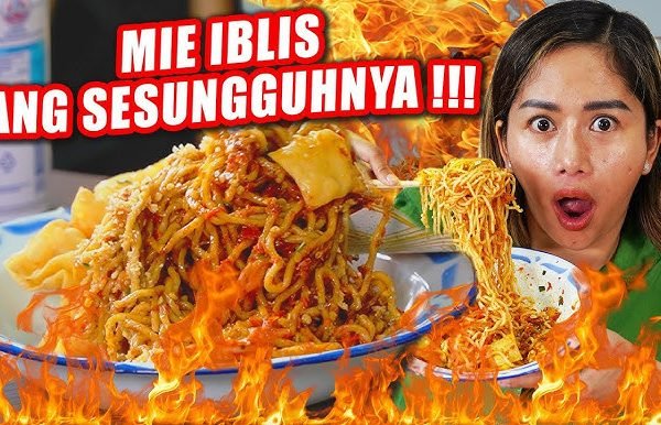 YouTuber dan Food reviewer Faridan Nurhan umumkan pensiun dan jual channel YouTube seharga Rp10 miliar/Foto : YouTube Farida Nurhan