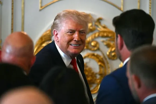 Presiden AS Donald Trump tak mau menjawab saat ditanya kemungkinan menggunakan kekerasan untuk kuasai Greenland/Foto : Dok AFP