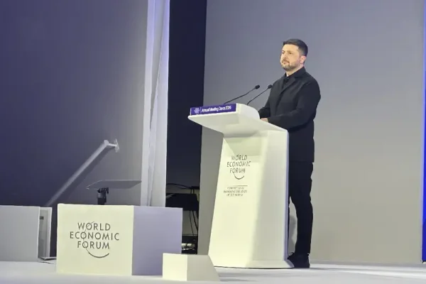 Presiden Ukraina, Volodymyr Zelensky, saat memberikan pidato di forum WEF 2026 di Davos, Swiss, Kamis (22/1)/Foto : Dok. AFP