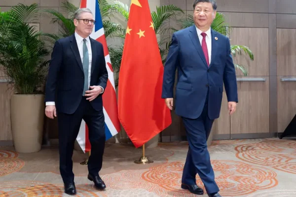 PM Inggris Keir Stramer bersama Presiden China, Xi Jinping/Foto : Dok. Reuters