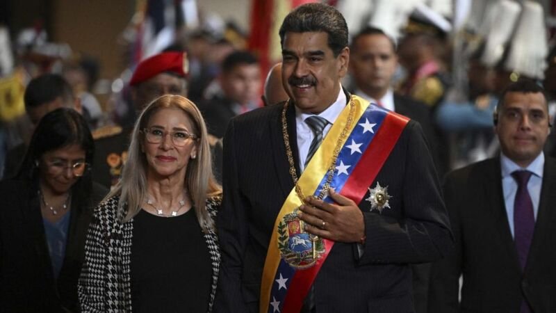 Presiden Venezuela Nicolas Maduro bersama istrinya, Cilia Flores, yang ditangkap oleh Amerika Serikat pada Sabtu (3/1) lalu/Foto : Dok. Istimewa