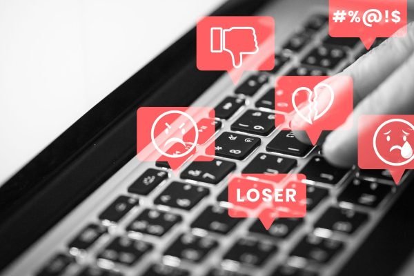 Ilustrasi warganet hate comment di media sosial/Foto : Dok. iStock