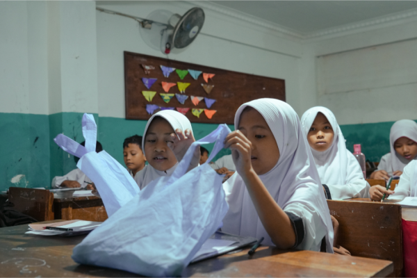 Pelaksanaan program MBG di salah satu sekolah/Foto : Dok. Biro Hukum dan Humas BGN