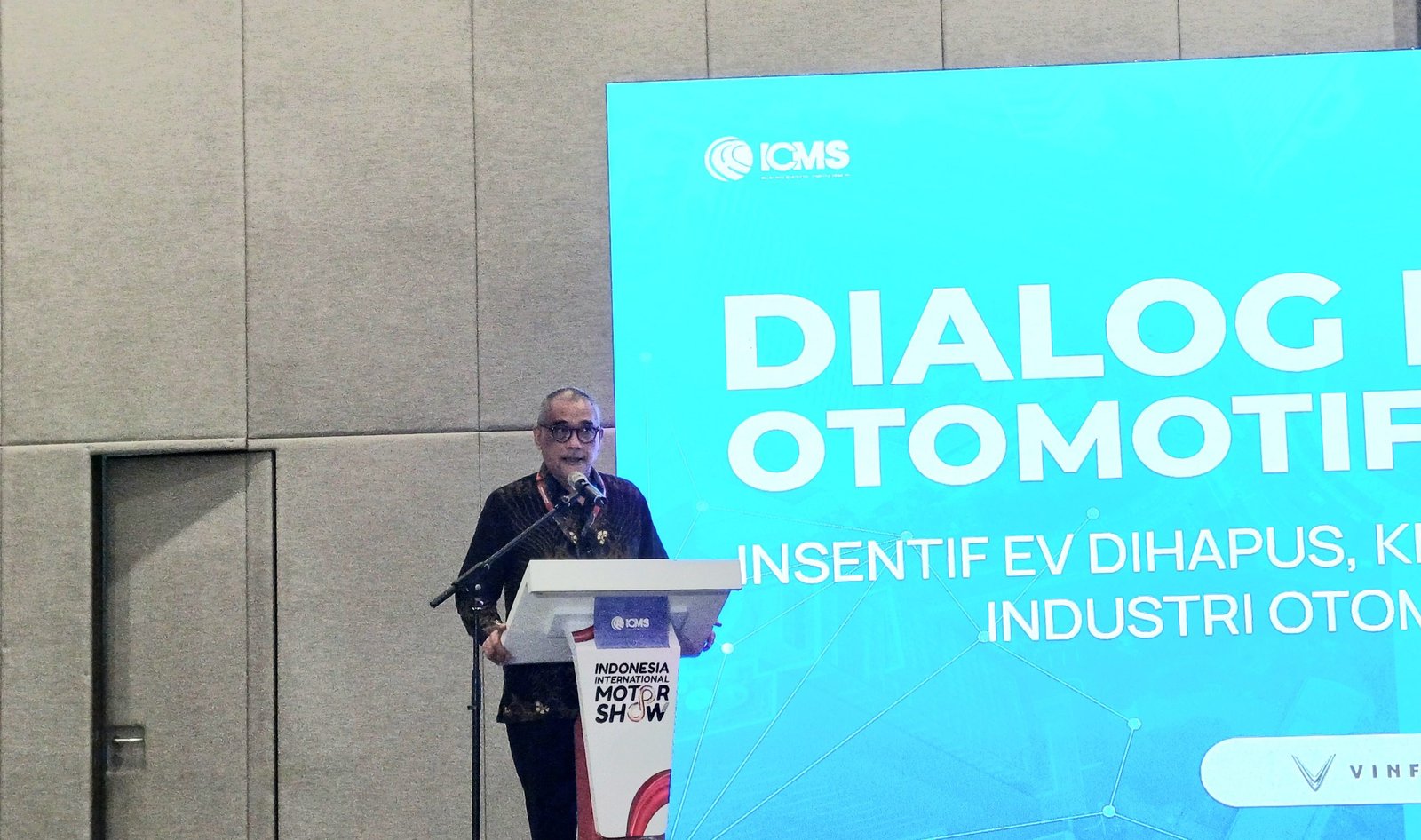 Ketua Umum Indonesia Center for Mobility Studies (ICMS) Munawar Chalil dalam diskusi otomotif di Jakarta, Selasa (10/2). Foto: GPriority/Dimas A Putra