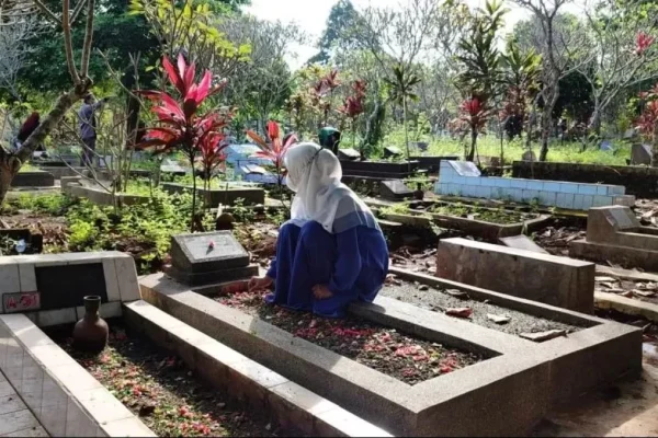Tradisi ziarah kubur jelang Ramadan/Foto : Dok. Pinterest