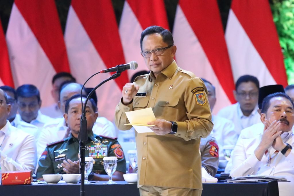 Mendagri Tito Karnavian ungkap pemerintah tengah mengkaji opsi kesempatan untuk guru PPPK menjadi ASN pusat/Foto : Dok. Kemendagri