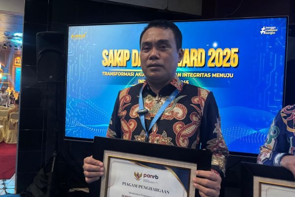 Wakil Wali Kota Palangka Raya, Achmad Zaini, saat menerima penghargaan SAKIP dan ZI Award 2025, Rabu (11/2) di Jakarta/Foto : Dok. GPriority (Nindya Farhah Azzahrah)
