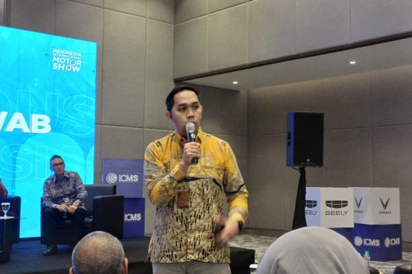 Ketua Tim Kerja Industri Kendaraan Bermotor Listrik Berbasis Baterai (KBLBB) Kementerian Perindustrian, Patia Junjungan Maningdo saat diskusi otomotif di Jakarta, Selasa (10/2). Foto: GPriority/Dimas A Putra