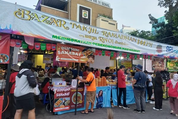 Bazar Takjil Ramadan di Benhil, Jakarta Pusat. Foto: GPriority/Dimas A Putra