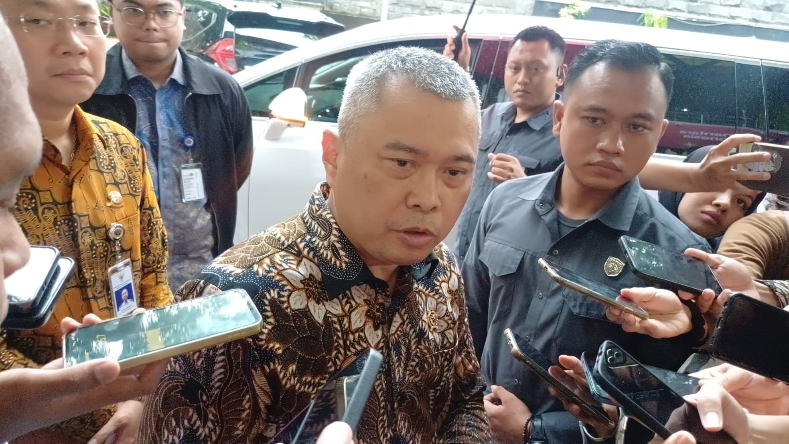 Menteri Perhubungan (Menhub) Dudy Purwagandhi usai memberikan keterangan pers di Stasiun Gambir, Jakarta pada Selasa (24/2). Foto: GPriority/Dimas A Putra