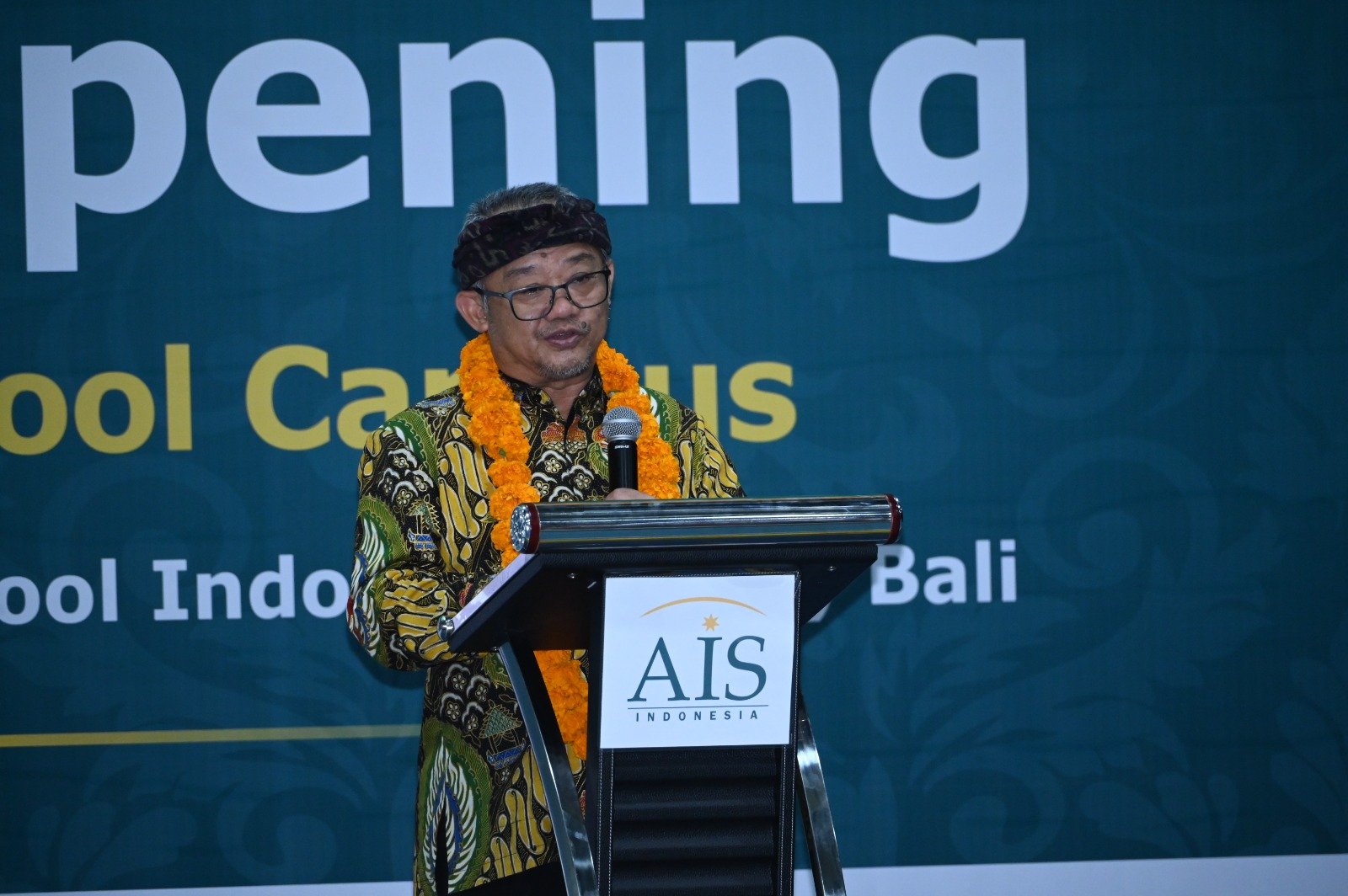 Menteri Pendidikan Dasar dan Menengah (Mendikdasmen) Abdul Mu'ti dalam peresmian gedung baru Australian Independent School (AIS) Bali pada Selasa (24/2). Foto: Dok.kemendikdasmen