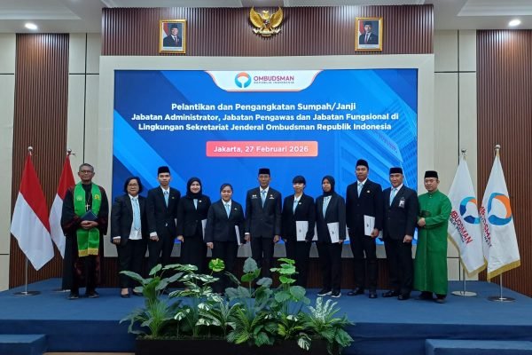 Sekretaris Jenderal Ombudsman RI, Dr. Suganda Pandapotan Pasaribu, A.P, melantik sejumlah pejabat struktural dan fungsional di lingkungan Sekretariat Jenderal Ombudsman pada Jumat (27/2). Foto: GPriority/Dimas A Putra