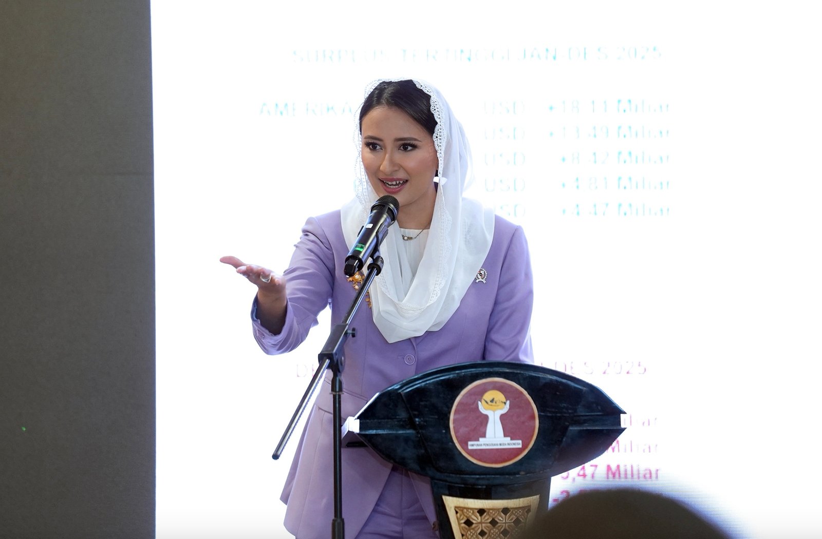 Wakil Menteri Perdagangan Dyah Roro Esti Widya Putri saat memberikan sambutan pada pelantikan Pengurus Badan Semi Otonom (Basnom) HIPMI Export Center (HEC) di Jakarta, Kamis (12/2). Foto: dok.Kemendag