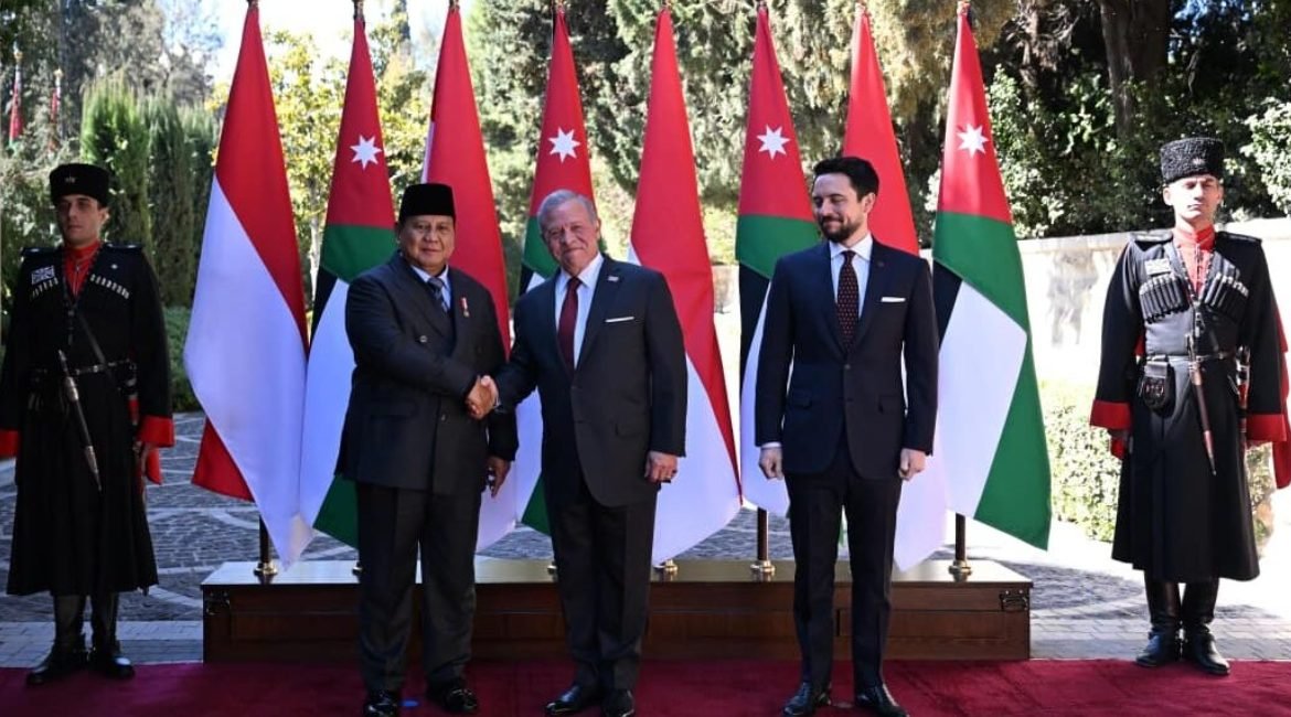 Presiden Prabowo Subianto bersama Raja Abdullah II ibn Hussein di Istana Basman, Amman, Rabu (25/2)/Foto : Dok. BPMI Setpres