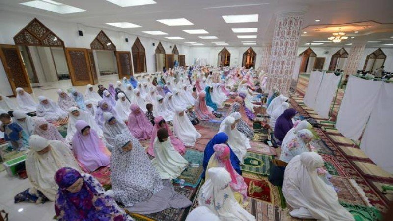 Ilustrasi sholat tarawih/Foto : Dok. Shutterstock