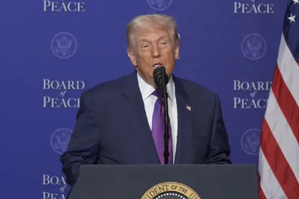 Presiden AS Donald Trump saat memberikan sambutan di agenda pertemuan pertama anggota Board of Peace/Foto : Dok. AFP