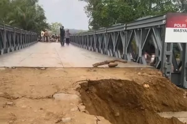 Jembatan bailey di Sawang, Aceh Utara, Aceh kembali diterjang banjir. Foto: Dok.Pribadi