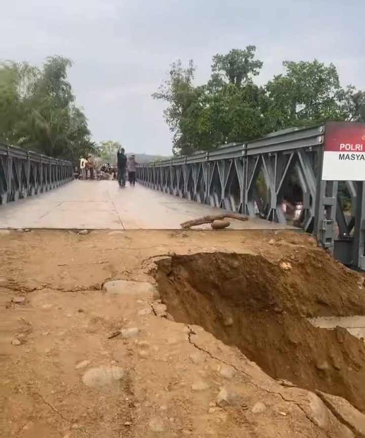 Jembatan bailey di Sawang, Aceh Utara, Aceh kembali diterjang banjir. Foto: Dok.Pribadi