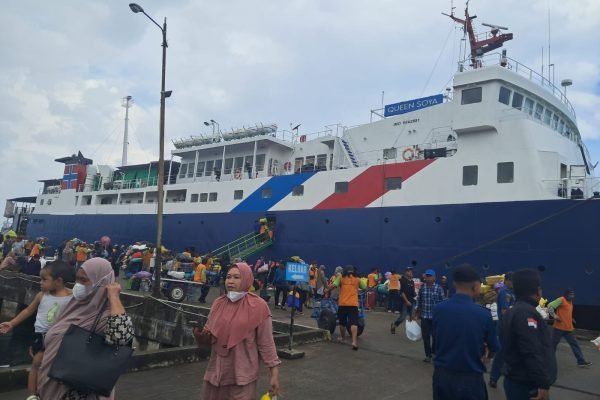 Suasana Pelabuhan Parepare dipadati pemhdik saat Mudik lebaran 2026, Kamis (12/3). Foto: Dok.pribadi